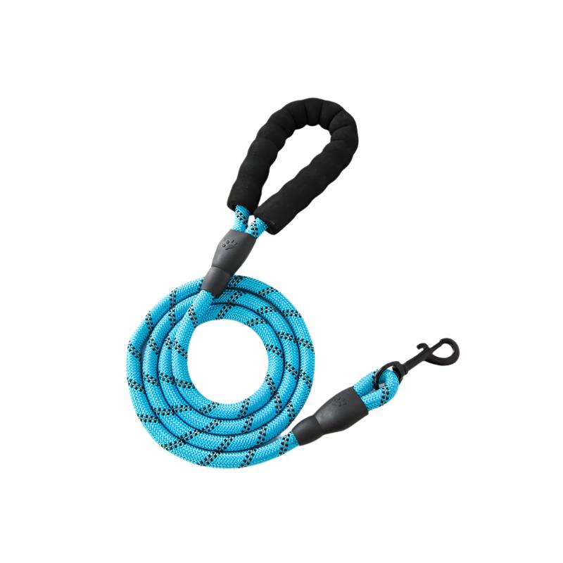 Heavy-duty rope dog leash with soft padded handle – strong, tangle-free, and ultra-comfortable.