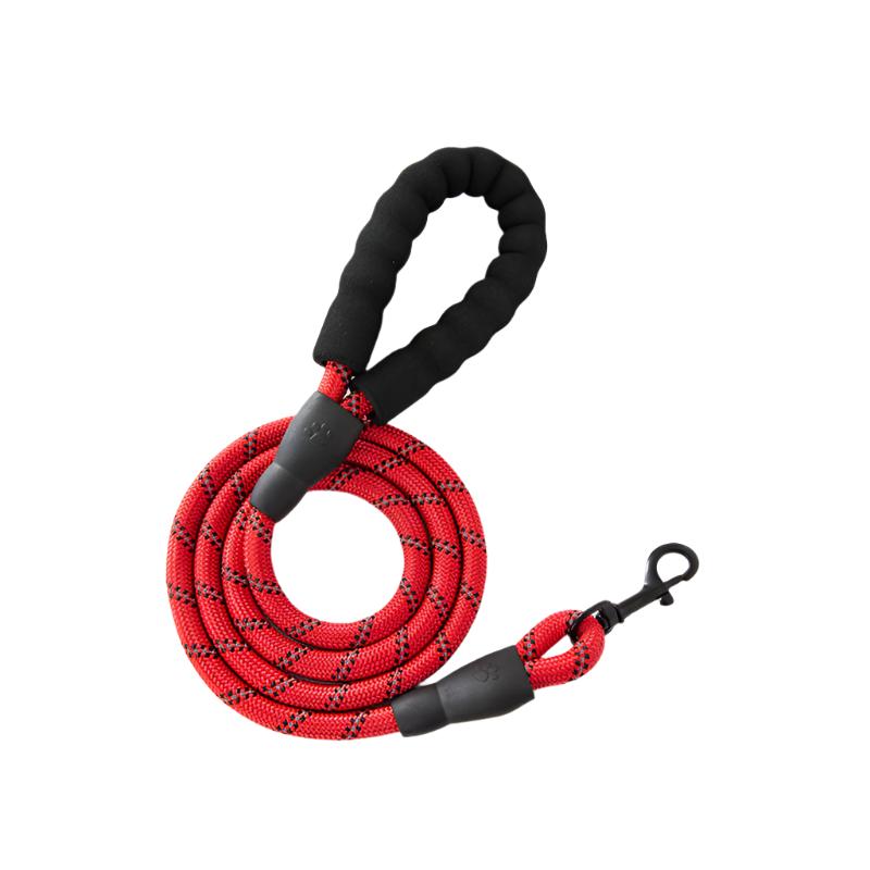 Heavy-duty rope dog leash with soft padded handle – strong, tangle-free, and ultra-comfortable.